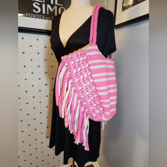 T-SHIRT Dress (L) Amazon Essentials Women's Surplice T-Shirt Dress - Picture 3 of 10